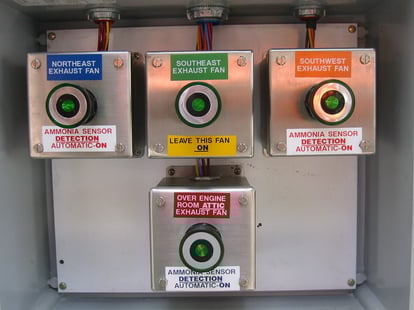 Machine room exhaust fan status indication
